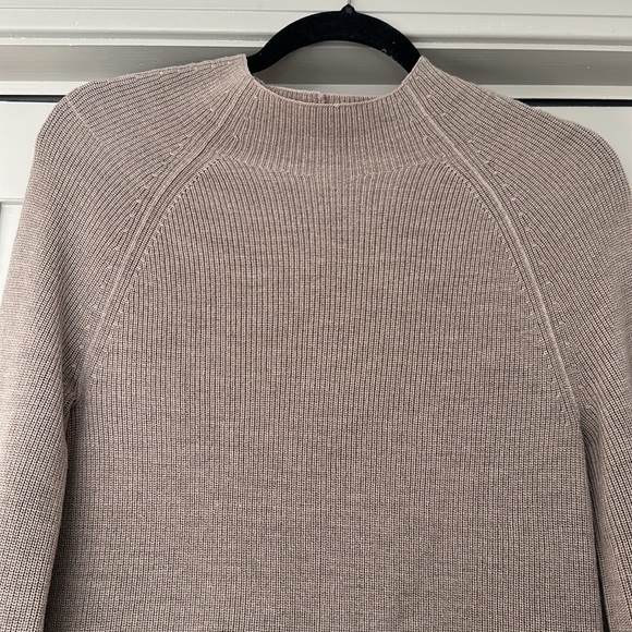 Mock neck banana republic sweater - Picture 2 of 5